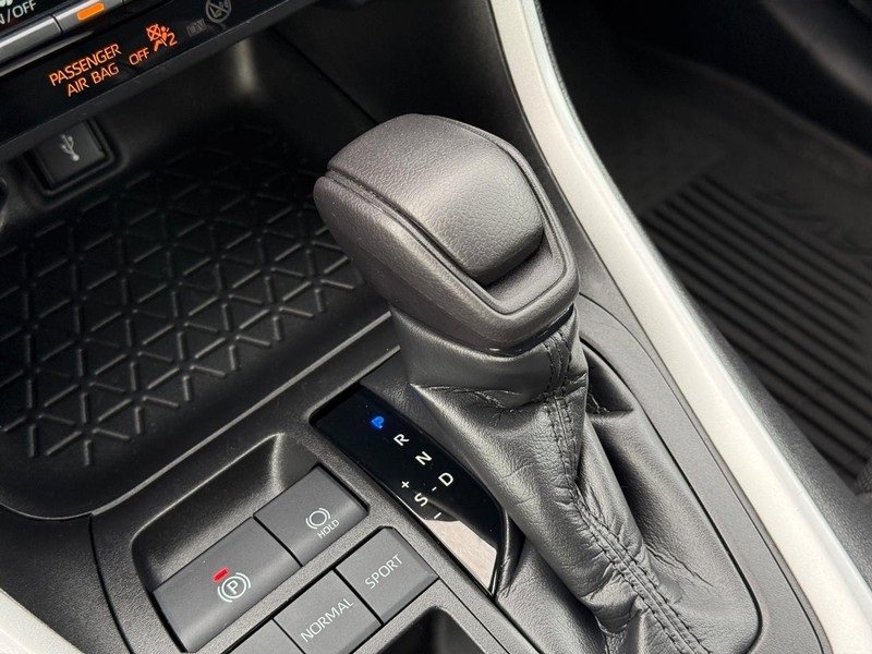 Used 2021 Toyota RAV4 LE image 25
