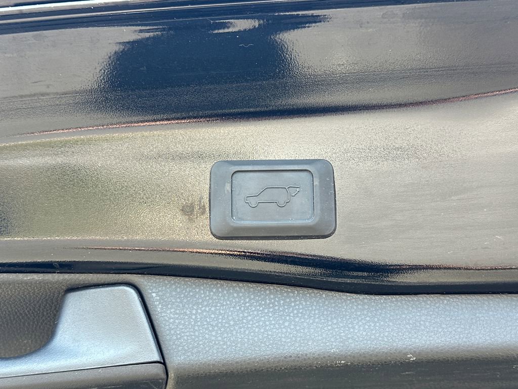 Used 2023 Toyota RAV4 XLE w/ Convenience Package image 7