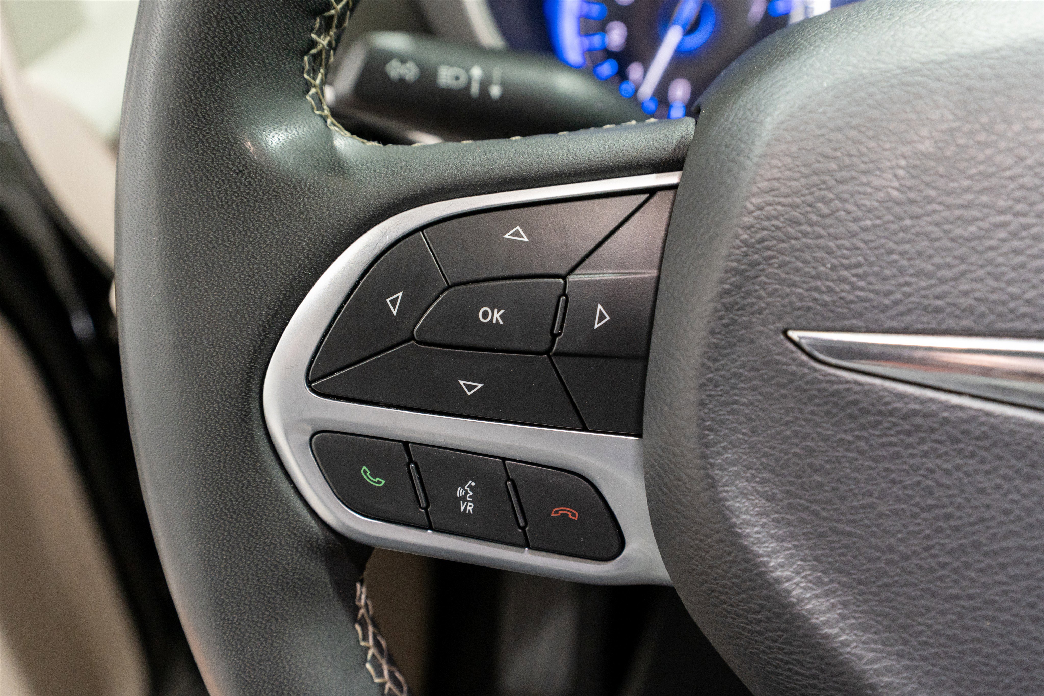 Used 2024 Chrysler Pacifica Touring-L image 26