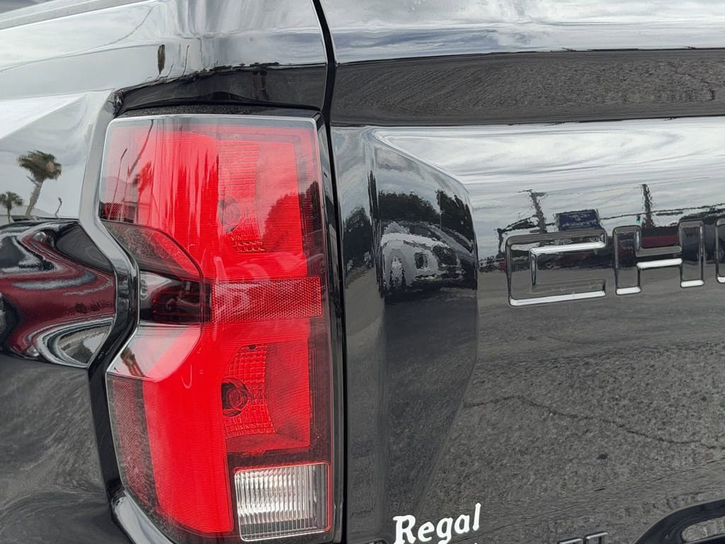 Used 2024 Chevrolet Colorado LT w/ LT Convenience Package III RWD image 11