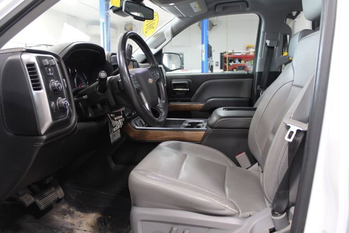 Used 2018 Chevrolet Silverado 1500 LTZ w/ Sport Package AWD/4WD image 13