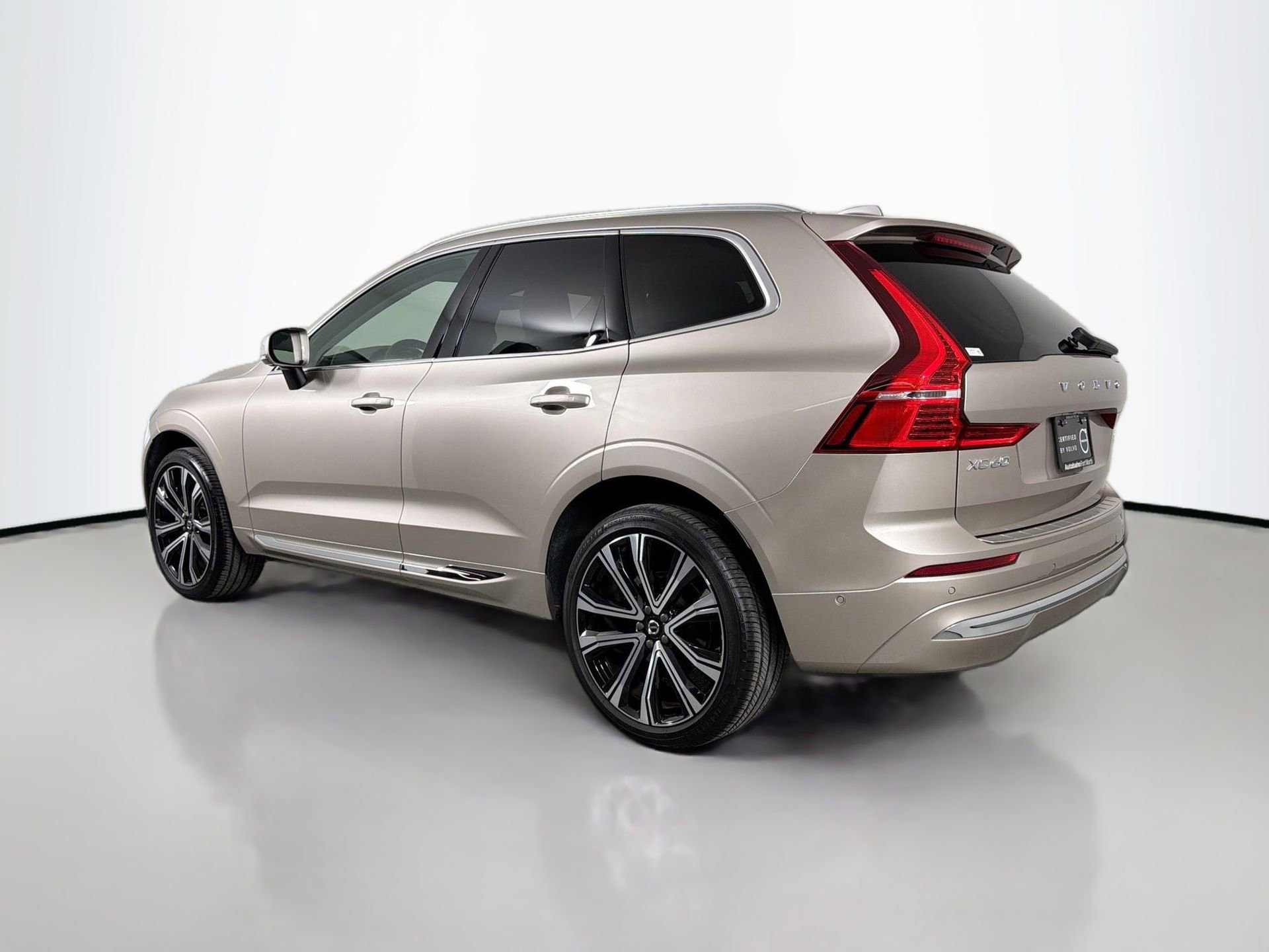 Certified 2023 Volvo XC60 B5 Ultimate w/ Climate Package AWD/4WD image 8