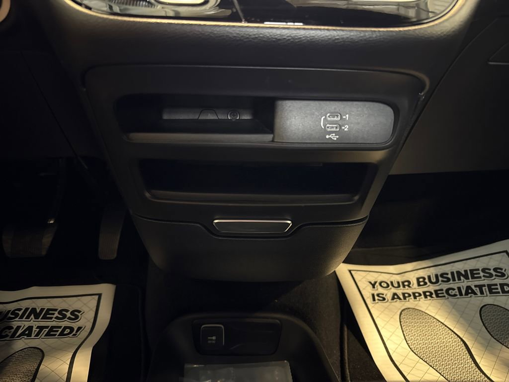 New 2027 Chrysler Pacifica Select AWD/4WD image 19