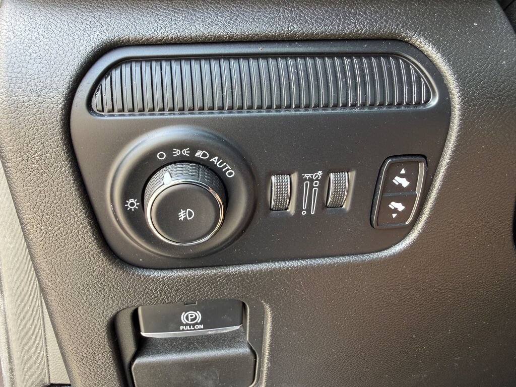 Used 2023 Jeep Wagoneer Series II RWD image 32