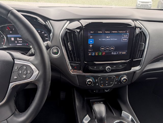 Used 2023 Chevrolet Traverse RS AWD/4WD image 17
