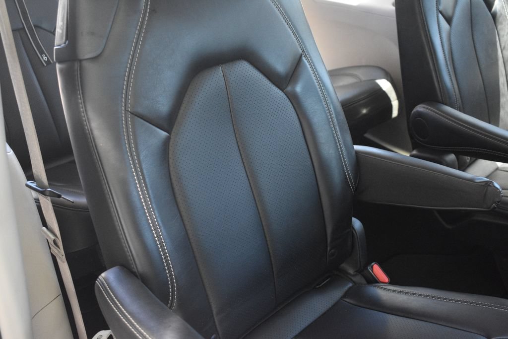 Used 2024 Chrysler Pacifica Touring-L FWD image 24
