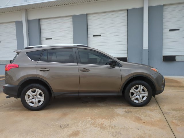 Used 2015 Toyota RAV4 LE image 4