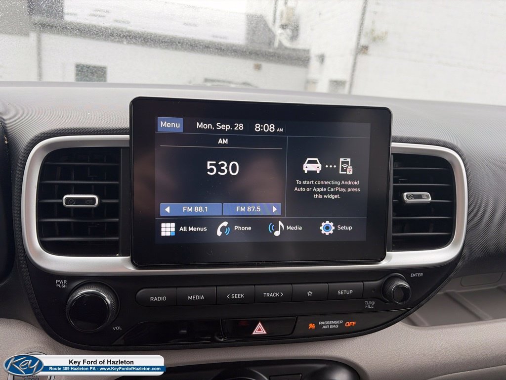 Used 2025 Hyundai Venue SEL FWD image 25