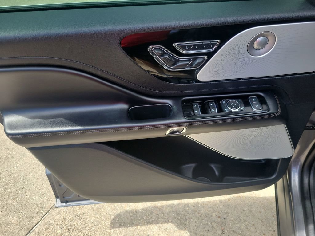 Used 2023 Lincoln Aviator Reserve w/ Equipment Group 201A image 13