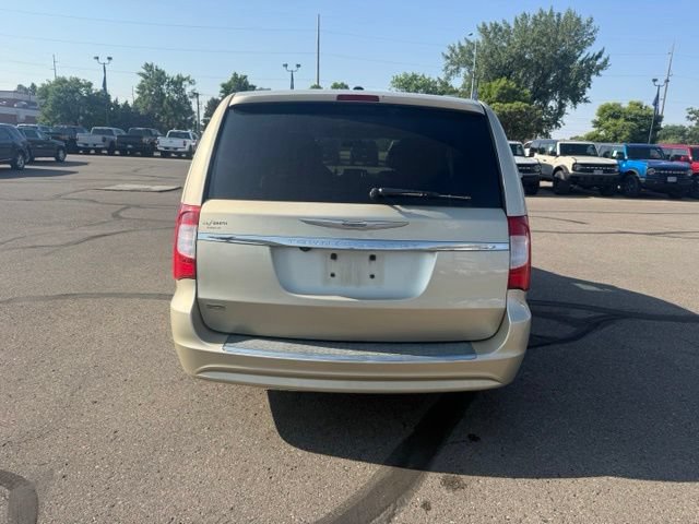 Used 2011 Chrysler Town & Country Touring w/ Entertainment Group #1 FWD image 9