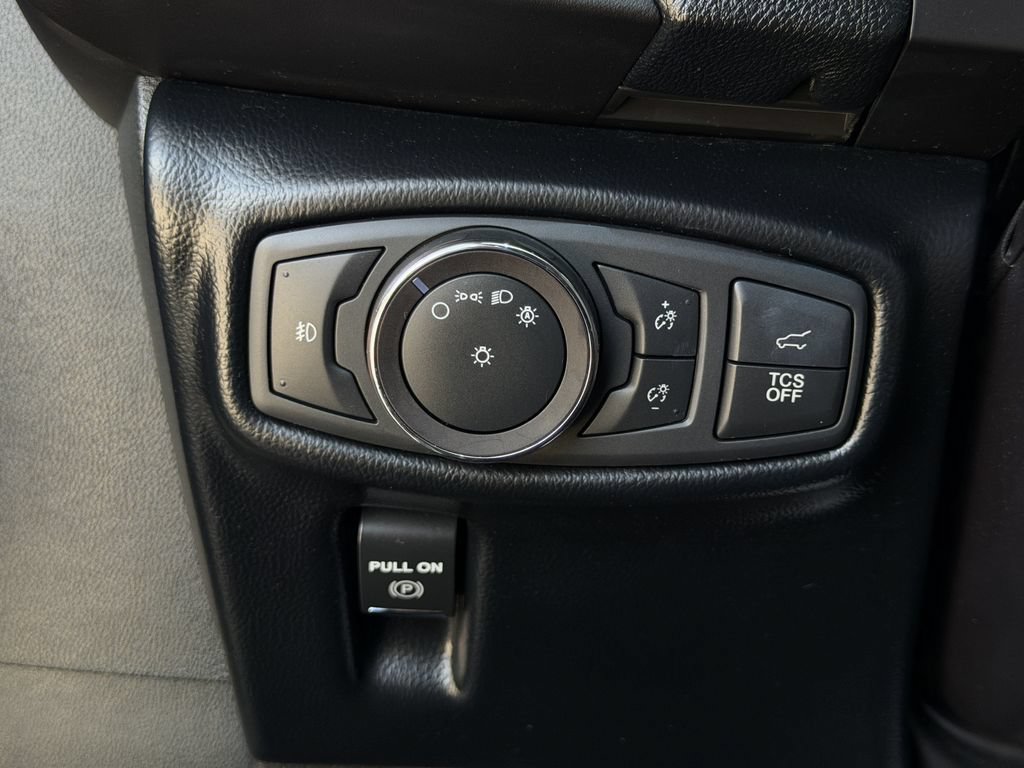 Used 2019 Lincoln Nautilus Select w/ Class II Trailer Tow Package AWD/4WD image 22