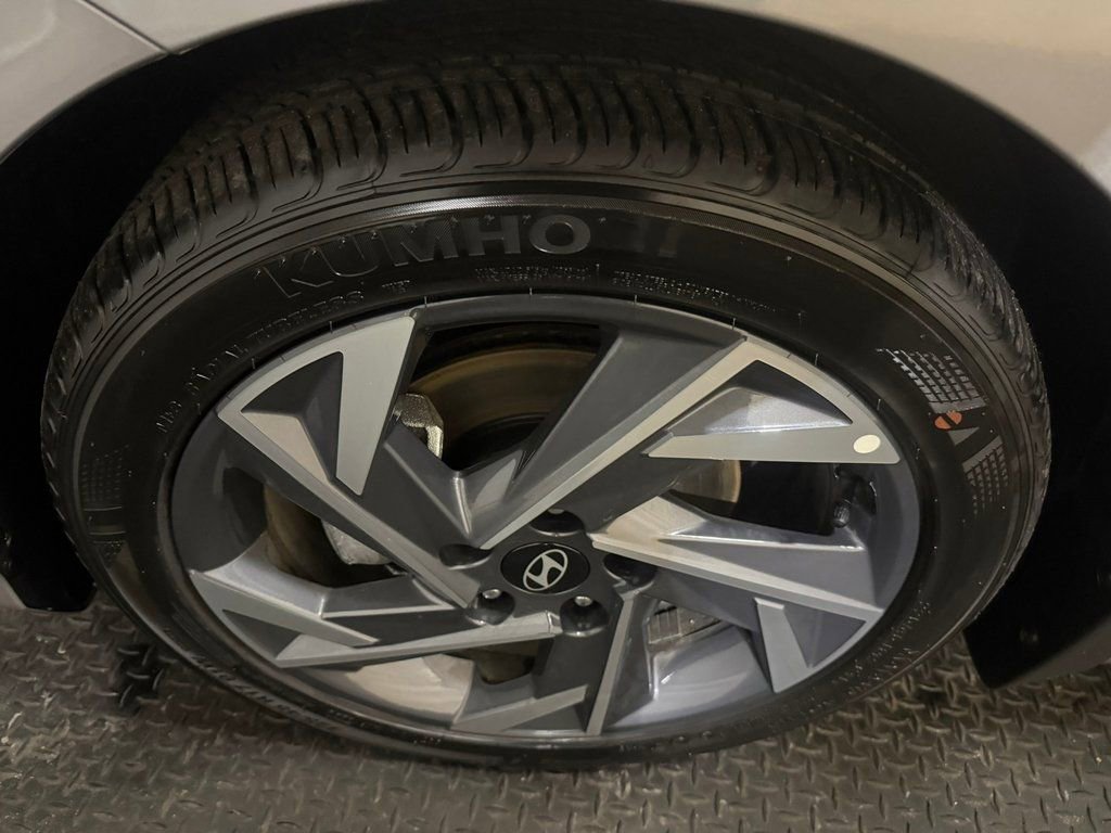 Certified 2025 Hyundai Elantra Sport w/ Cargo Package image 18