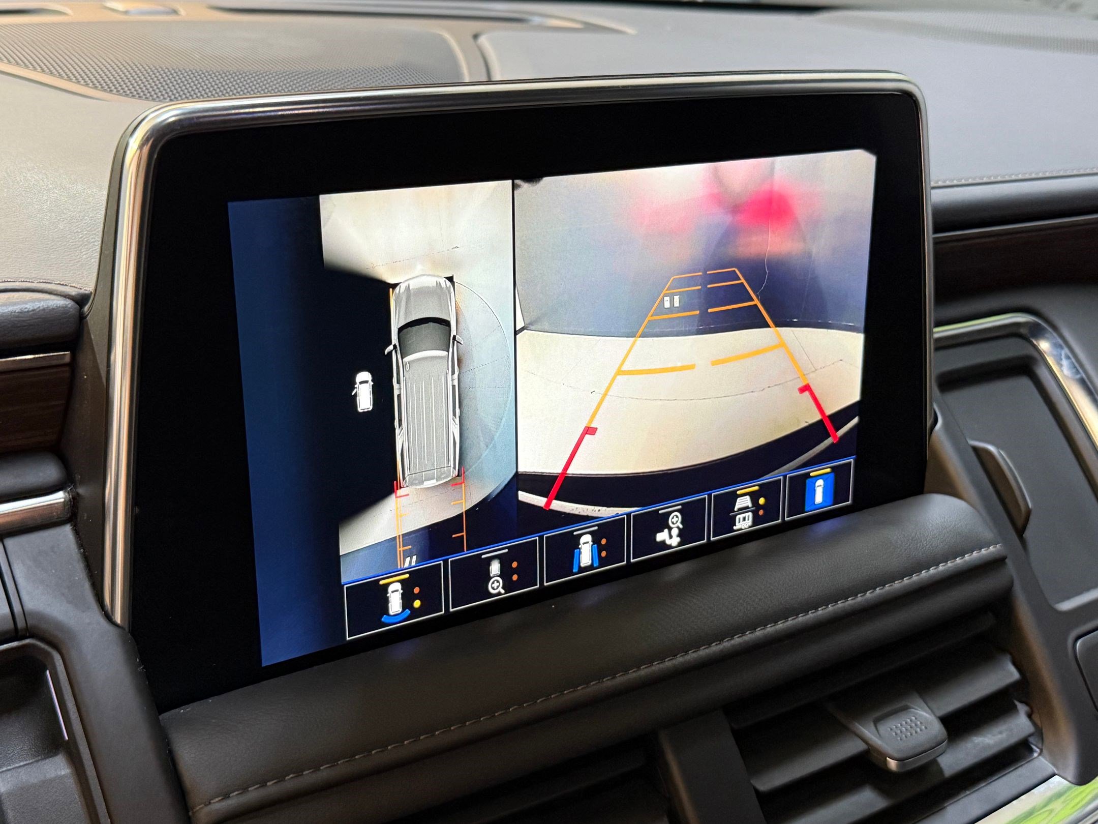 Used 2023 Chevrolet Tahoe High Country w/ Premium Package 2 AWD/4WD image 29