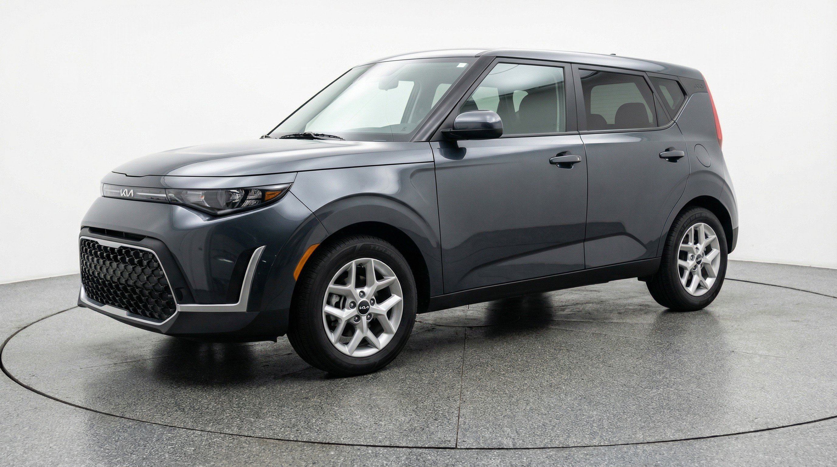 Used 2025 Kia Soul LX w/ LX Technology Package image 3