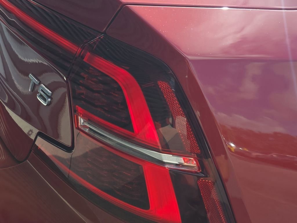 Used 2020 Volvo S60 T5 Momentum FWD image 16