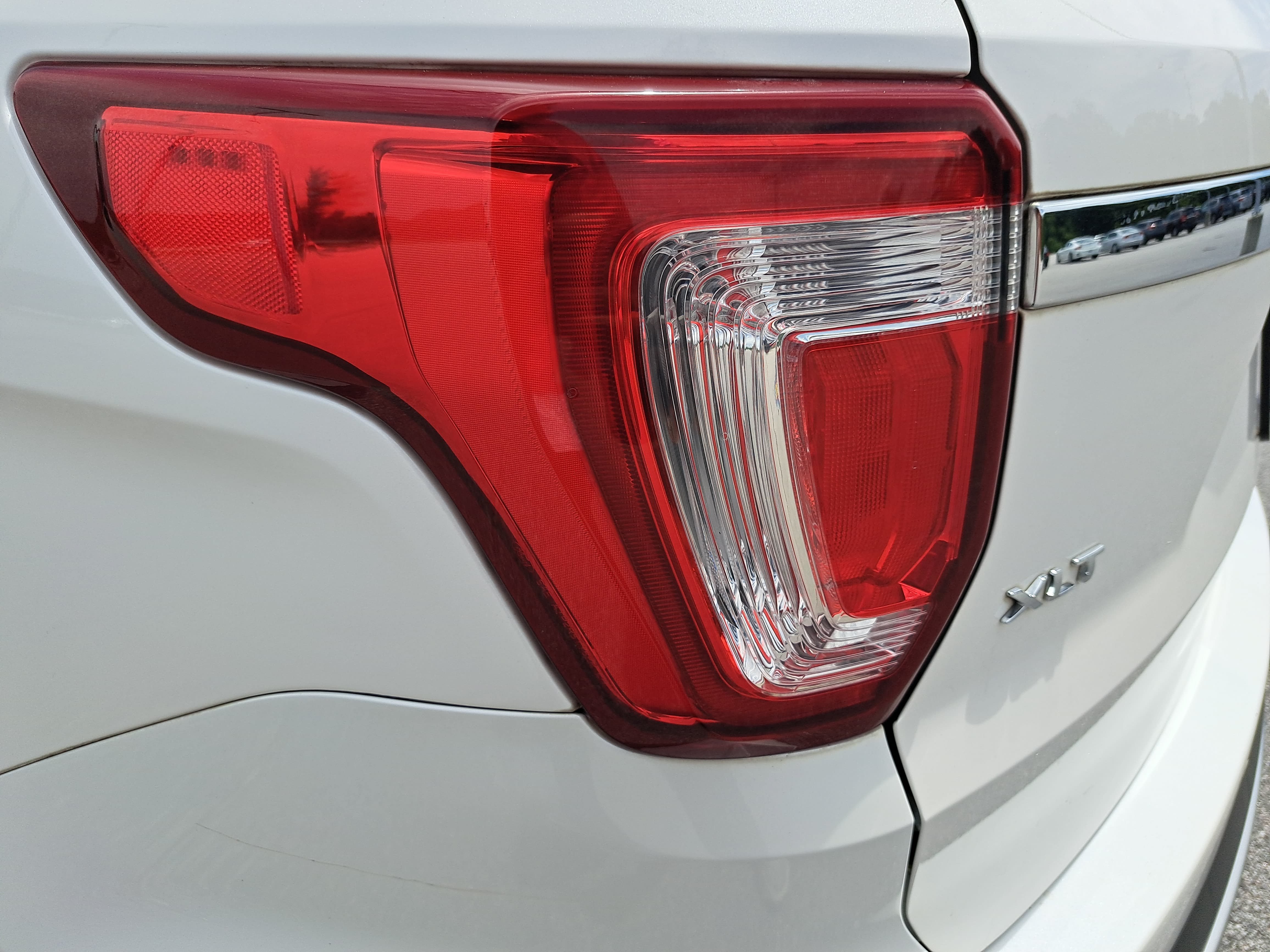 Used 2016 Ford Explorer XLT w/ Equipment Group 201A FWD image 34