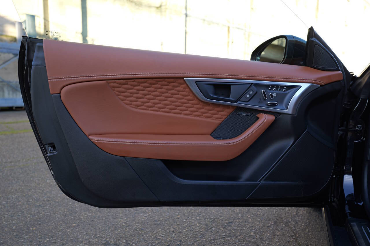 Used 2021 Jaguar F-TYPE R image 61
