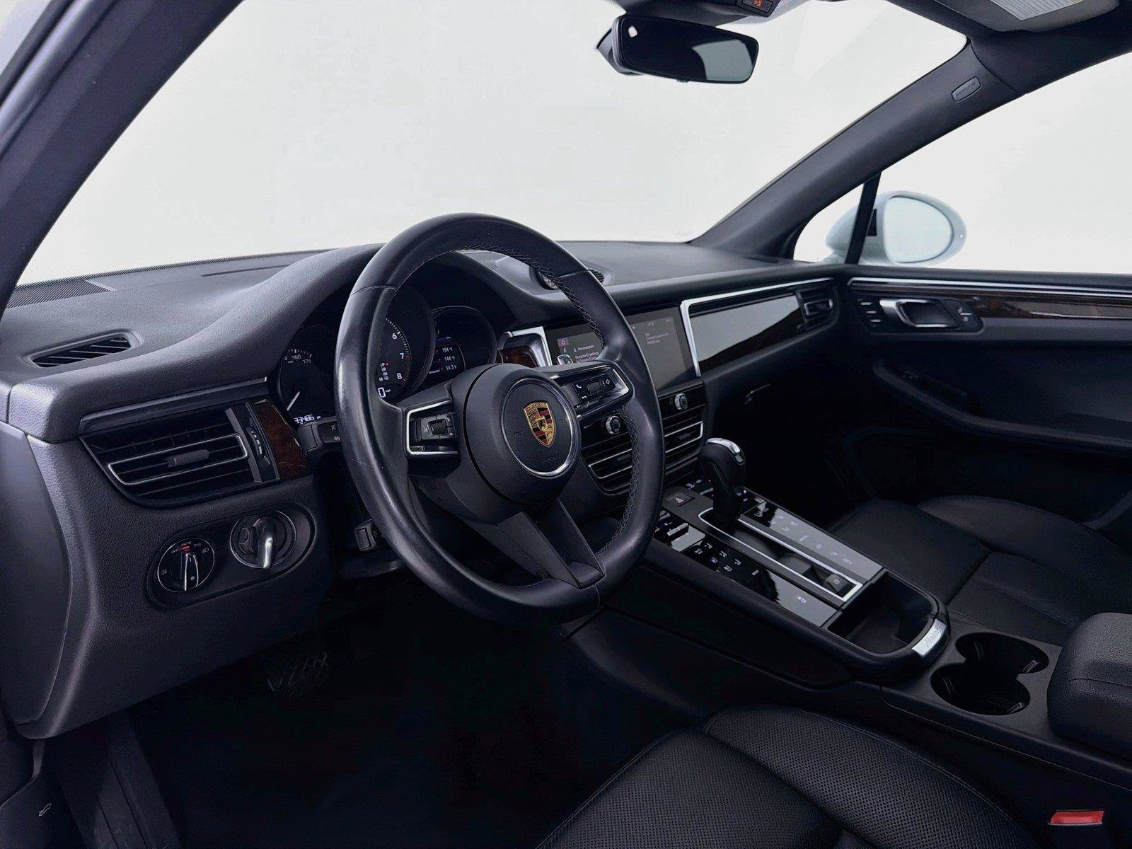 Certified 2022 Porsche Macan AWD/4WD image 4