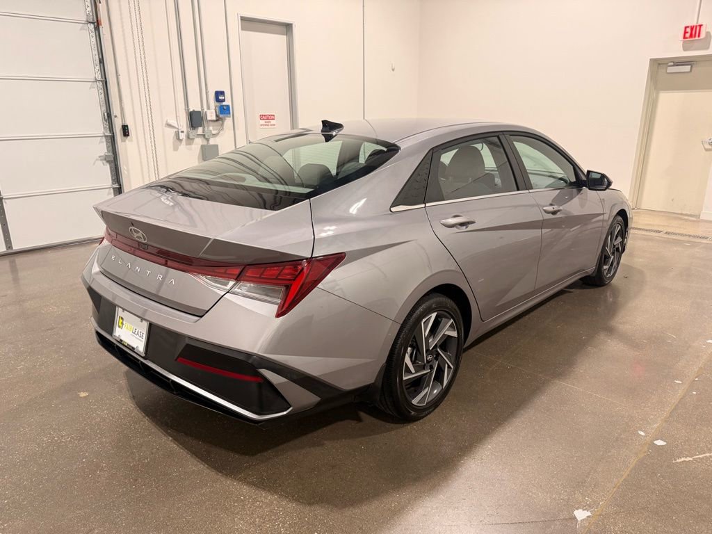 Used 2025 Hyundai Elantra SEL image 5