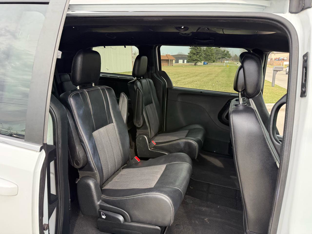 Used 2014 Chrysler Town & Country S FWD image 25