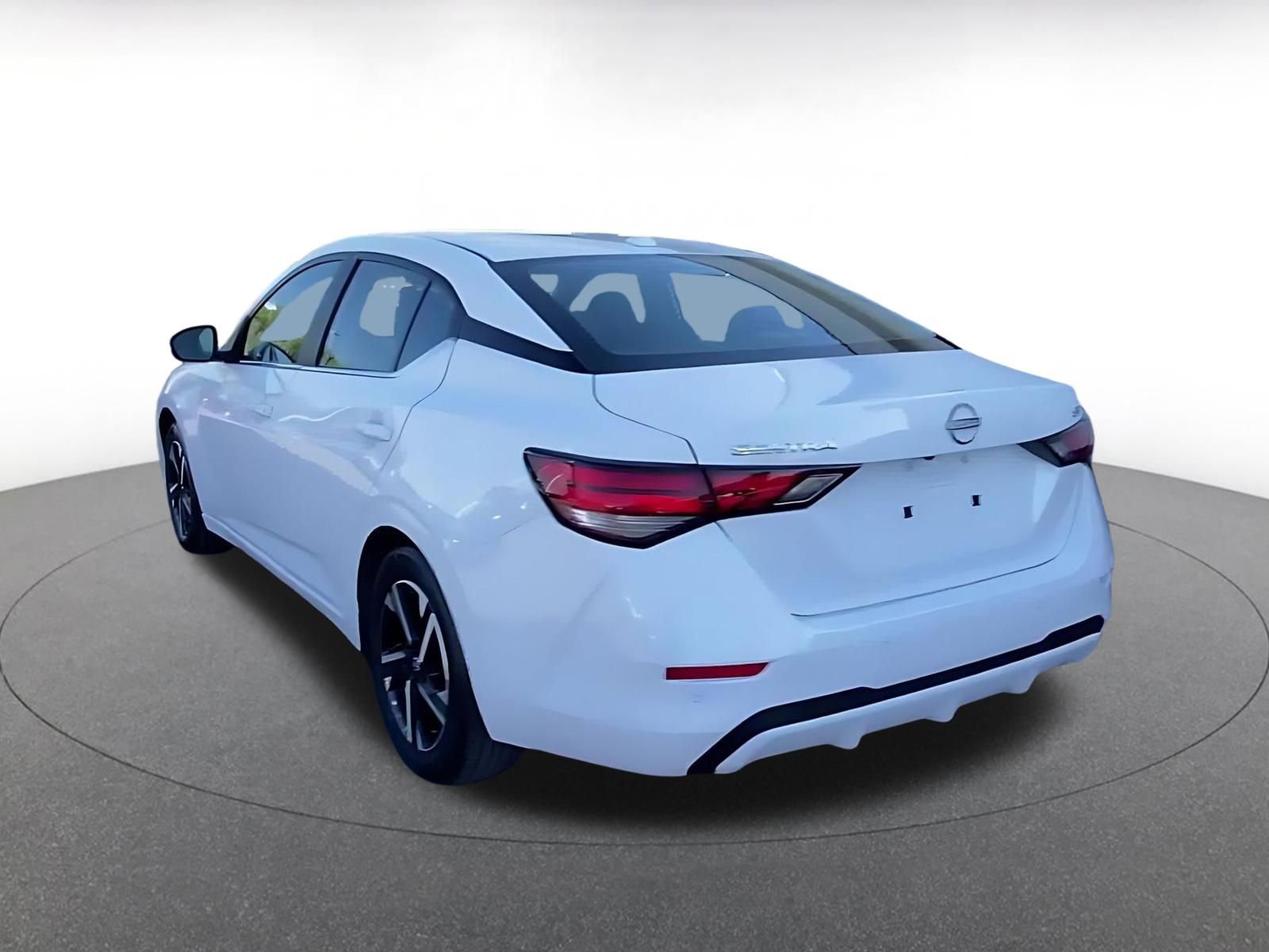 Used 2024 Nissan Sentra SV FWD image 11