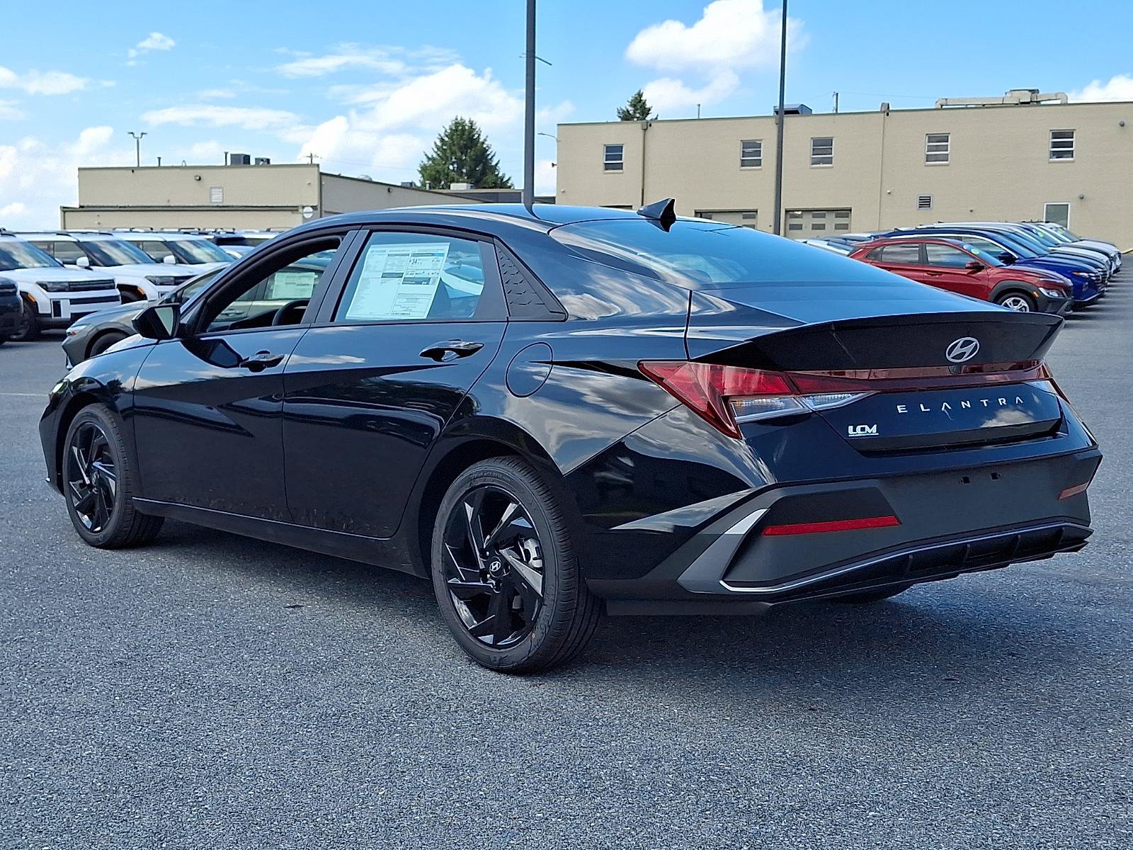 New 2026 Hyundai Elantra SEL Sport FWD image 4
