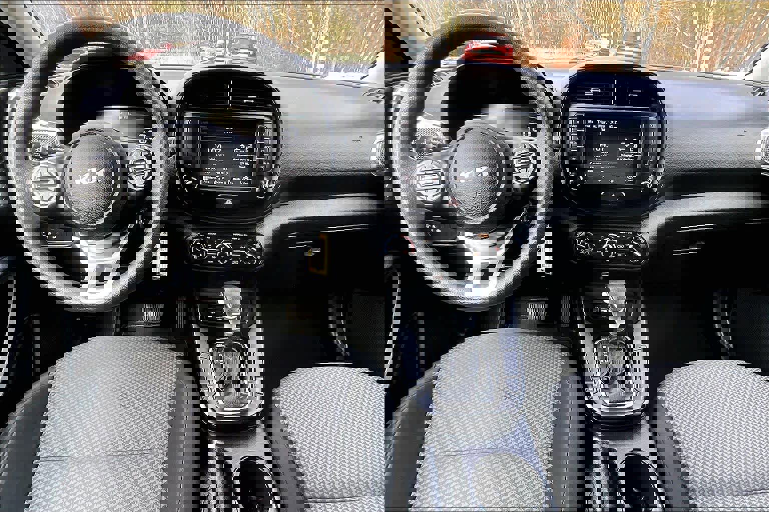 Used 2023 Kia Soul LX w/ LX Technology Package image 16