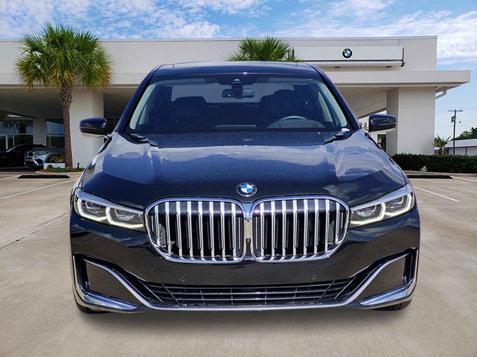 Used 2022 BMW 740i w/ Premium Package RWD image 2