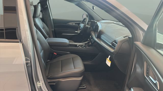 New 2027 Chevrolet Traverse LT w/ Sun and Wheel Package FWD image 18