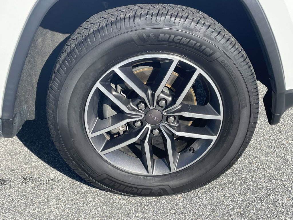 Used 2019 Jeep Grand Cherokee Limited AWD/4WD image 9
