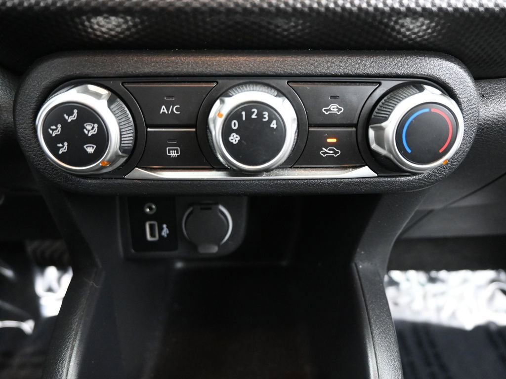 Used 2020 Nissan Kicks S image 29