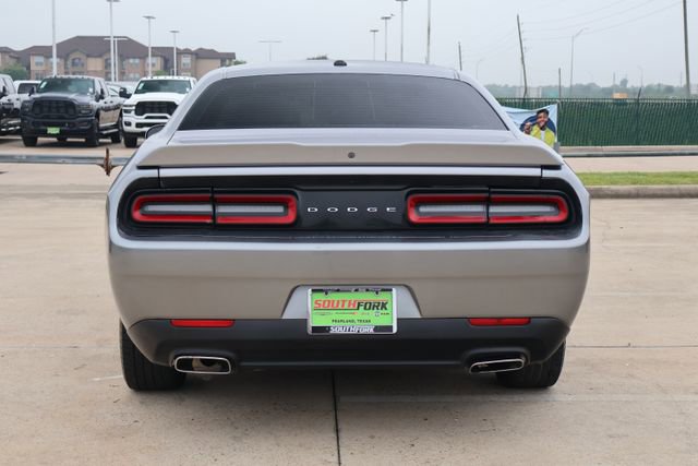 Used 2018 Dodge Challenger SXT RWD image 5