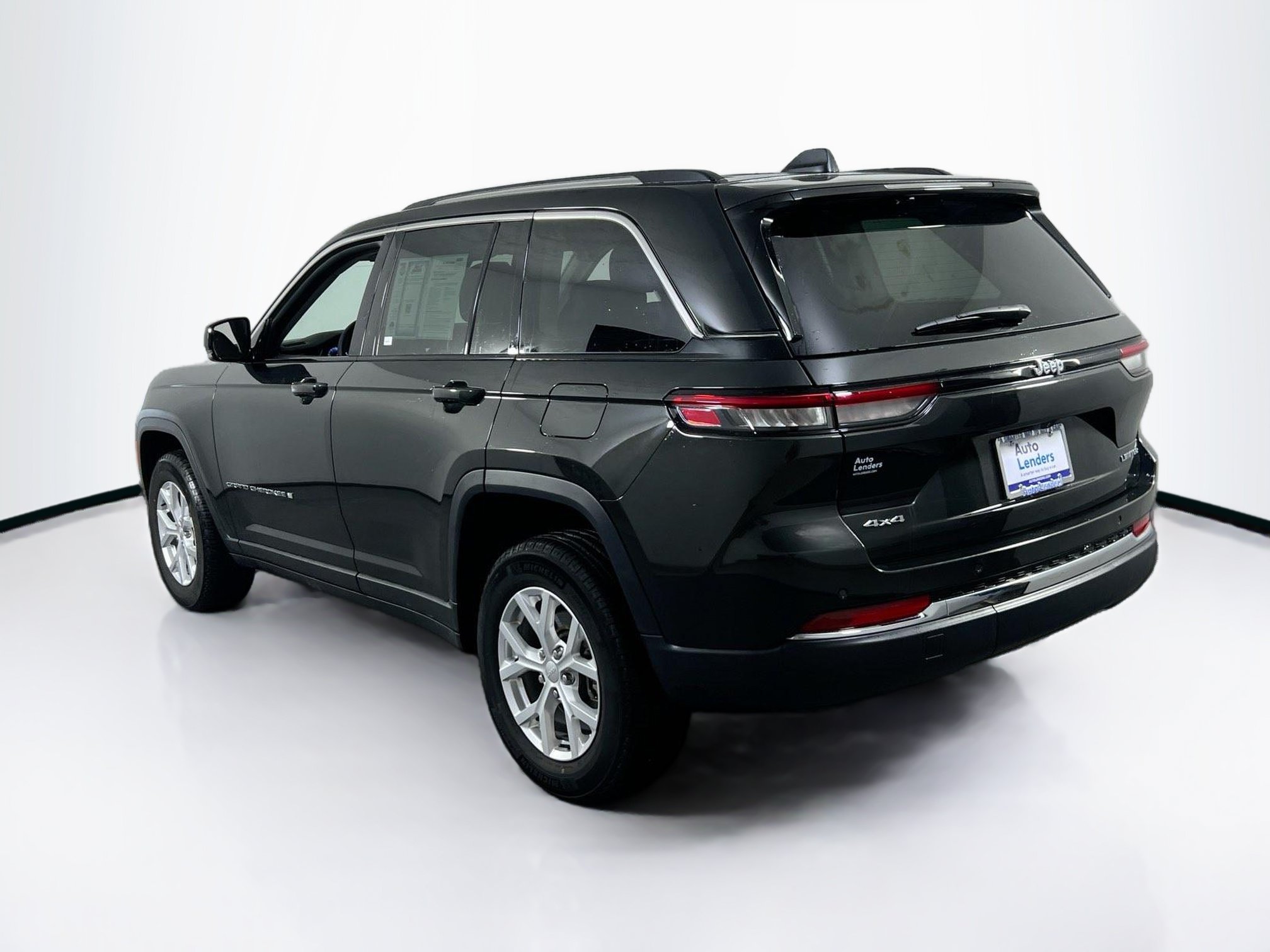 Used 2023 Jeep Grand Cherokee Limited AWD/4WD image 7