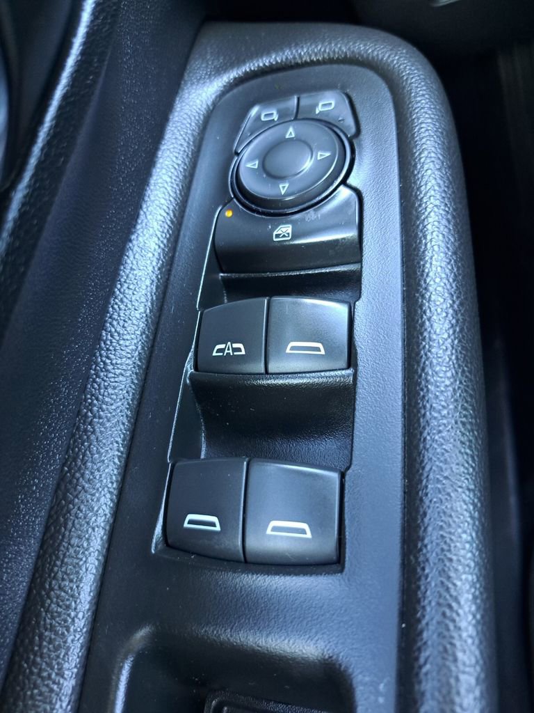 Used 2022 GMC Terrain SLE image 16