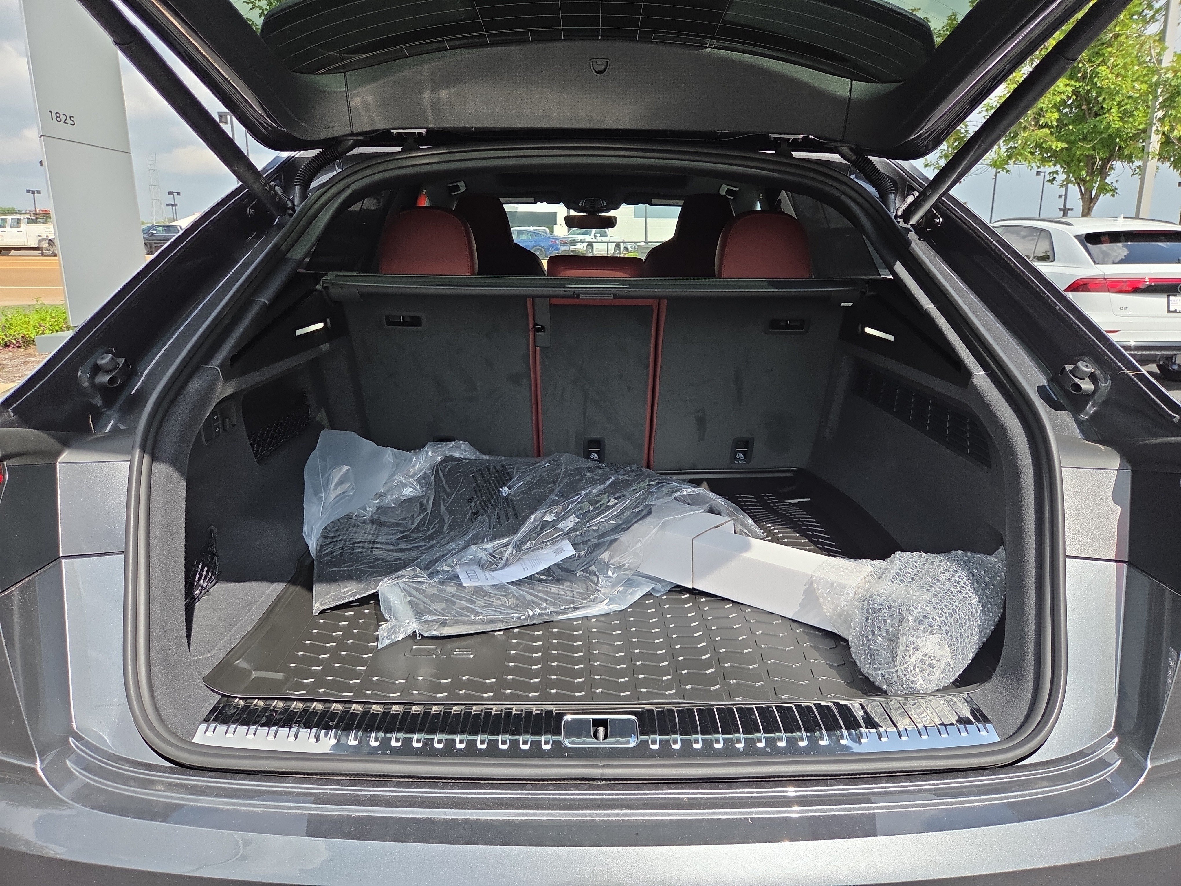 New 2026 Audi SQ8 Premium Plus AWD/4WD image 8