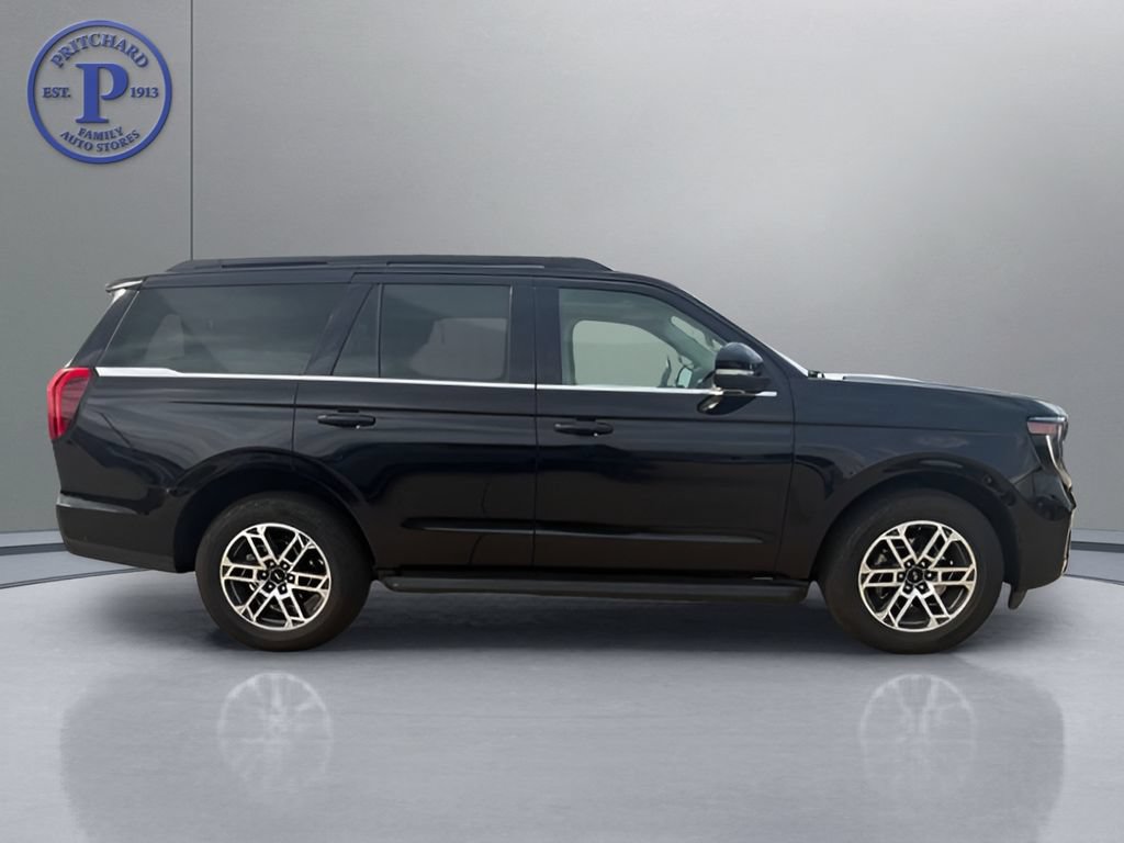 Used 2025 Ford Expedition Active AWD/4WD image 7