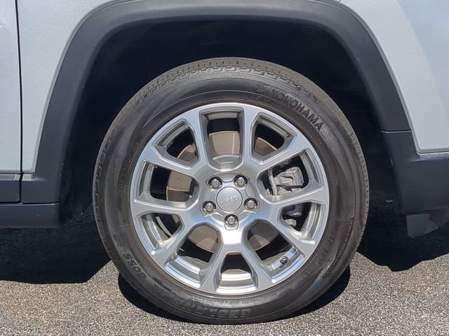 Used 2024 Jeep Compass Latitude image 11