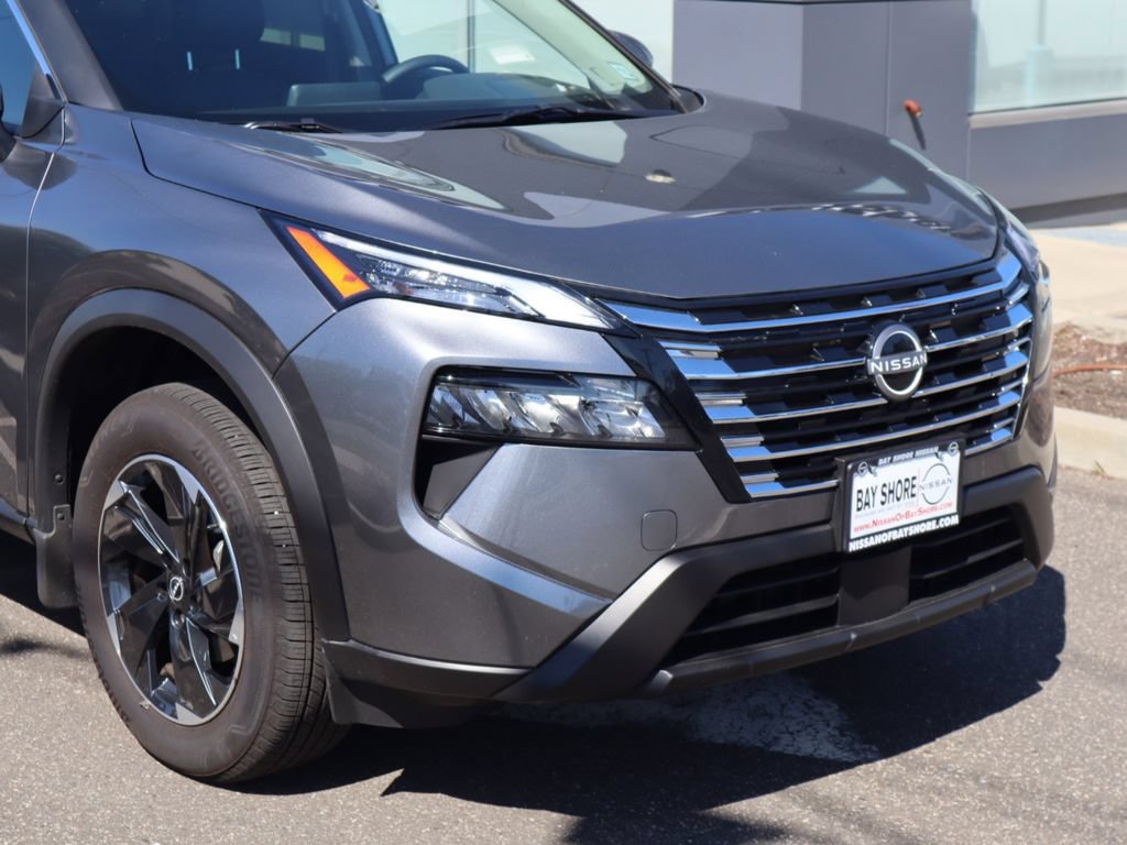 Certified 2025 Nissan Rogue SV w/ SV Premium Package AWD/4WD image 3