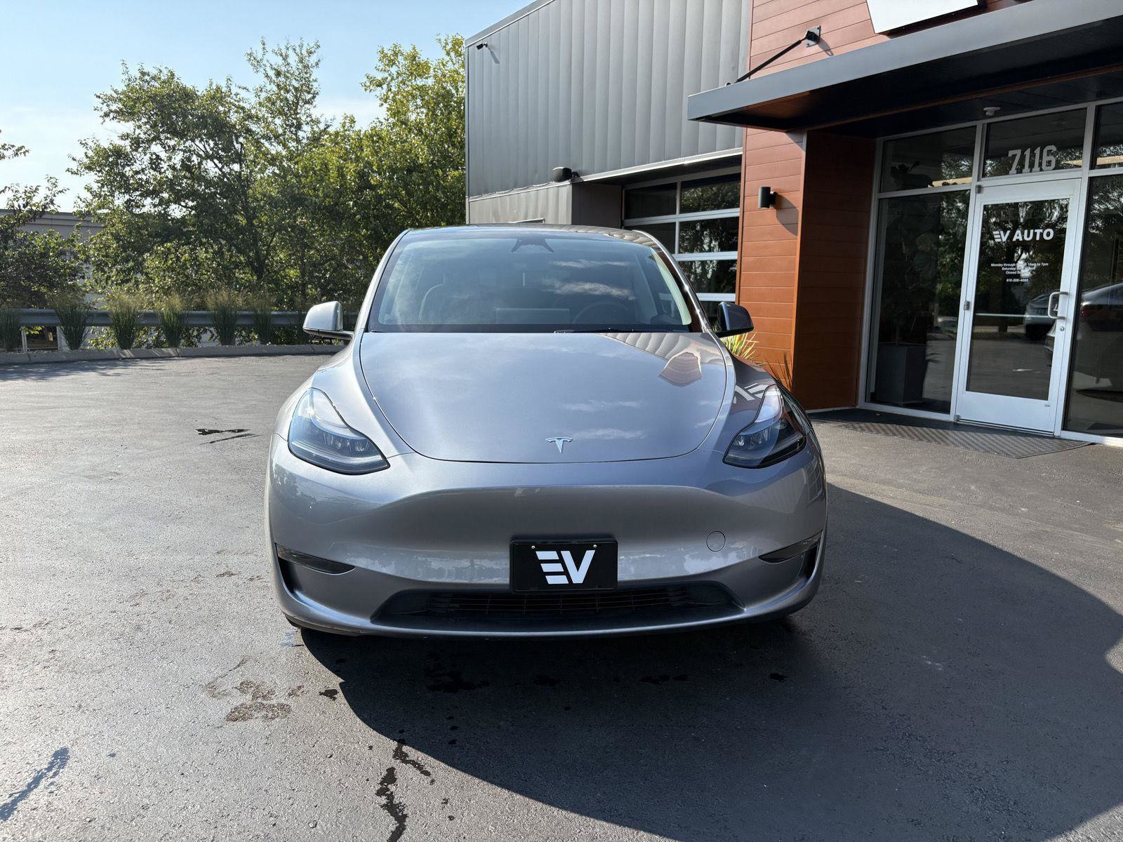 Used 2024 Tesla Model Y Long Range AWD/4WD image 3
