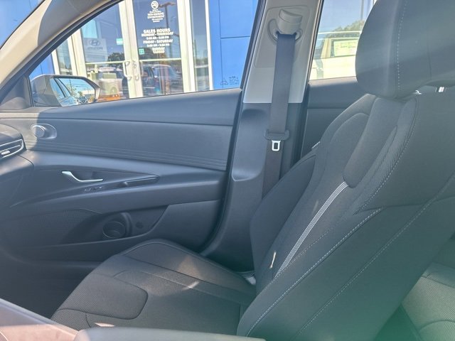Certified 2025 Hyundai Elantra SE image 37