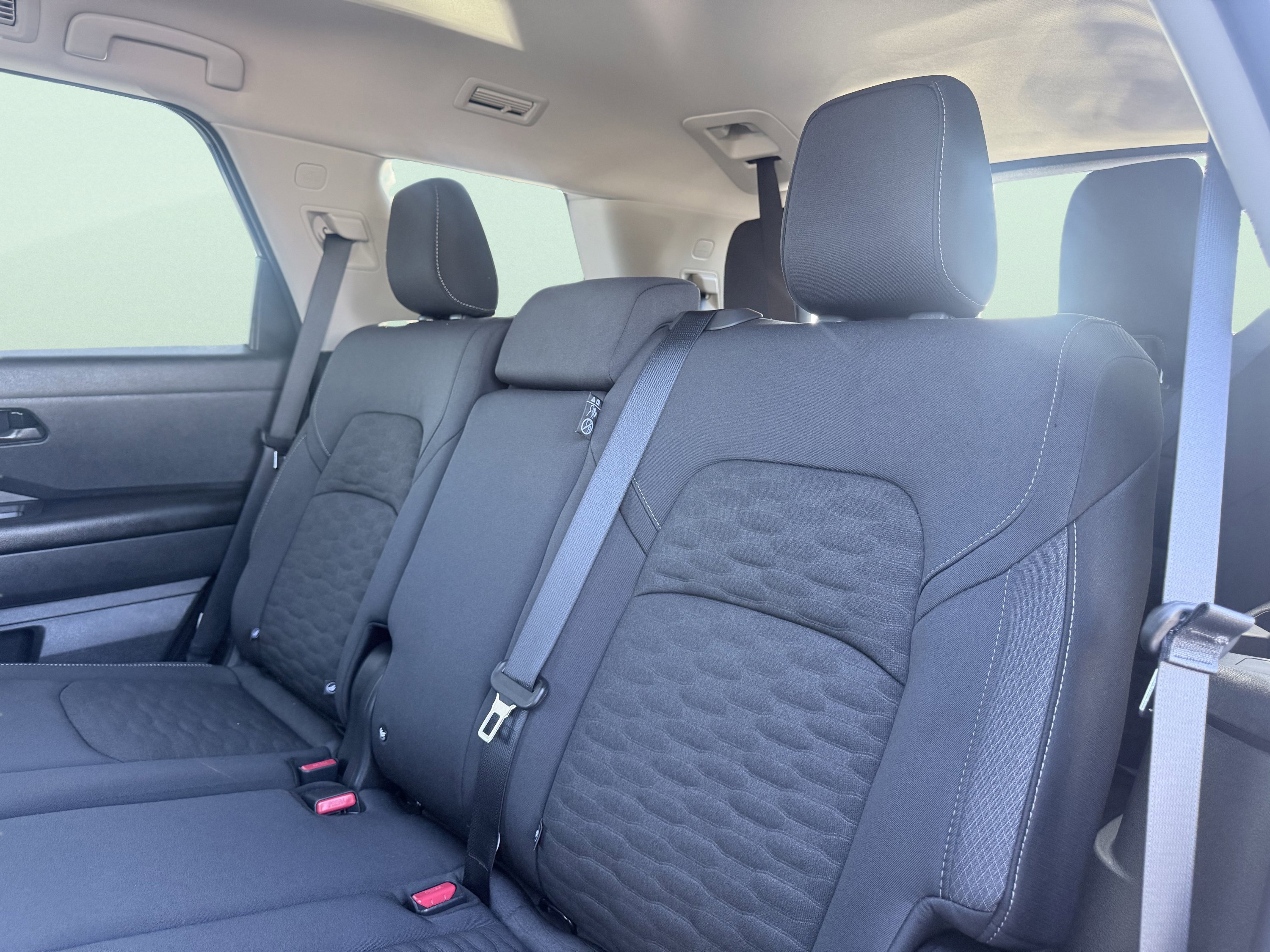 Used 2025 Nissan Pathfinder S image 31