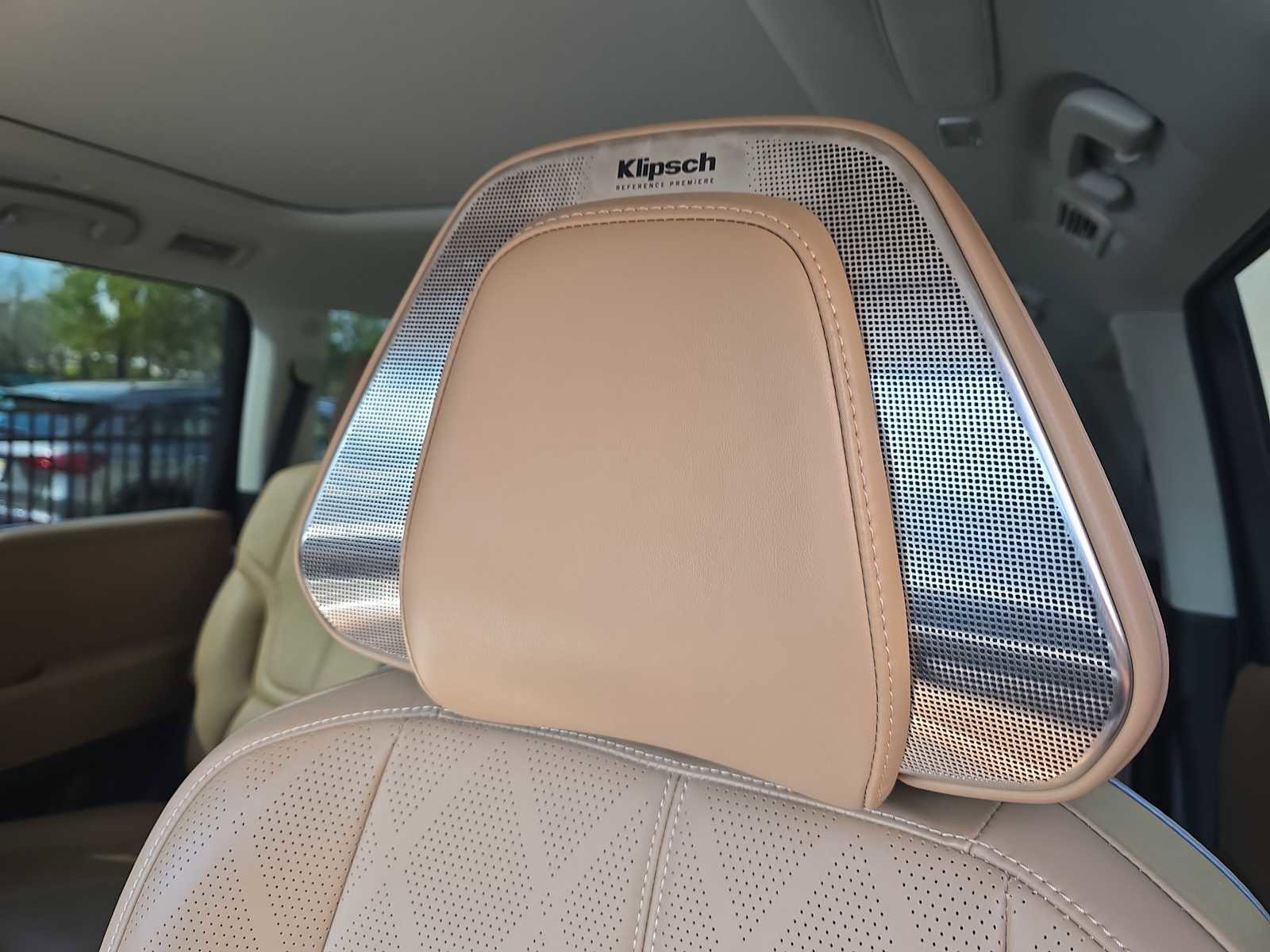 Certified 2025 INFINITI QX80 Sensory image 17