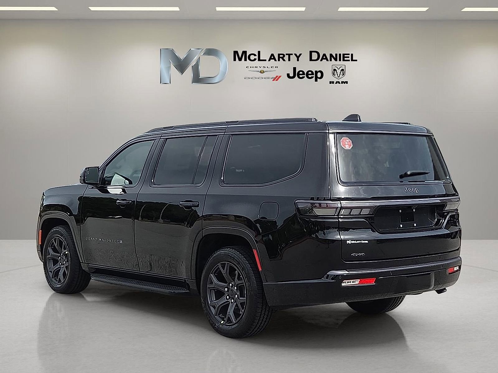 New 2026 Jeep Grand Wagoneer Limited w/ Convenience Group I AWD/4WD image 4