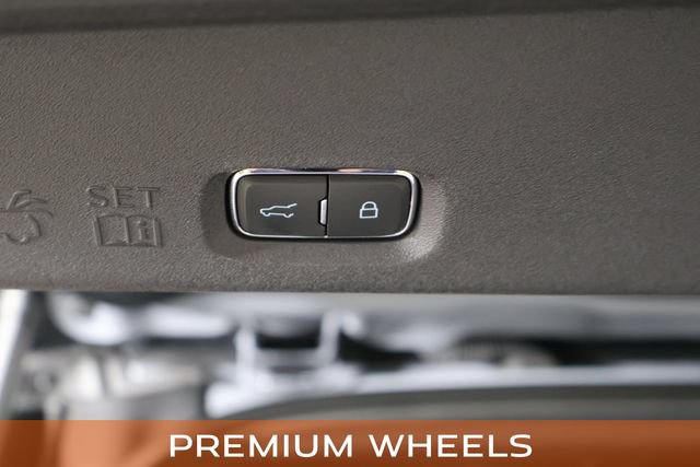 Used 2025 Ford Expedition Tremor AWD/4WD image 15
