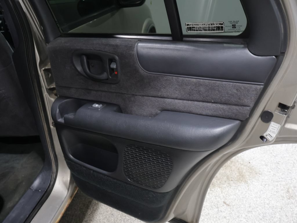 Used 1998 Chevrolet Blazer LS w/ Preferred Equipment Group RWD image 21