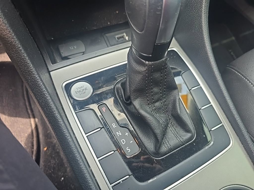 Used 2022 Volkswagen Passat 2.0T SE image 16