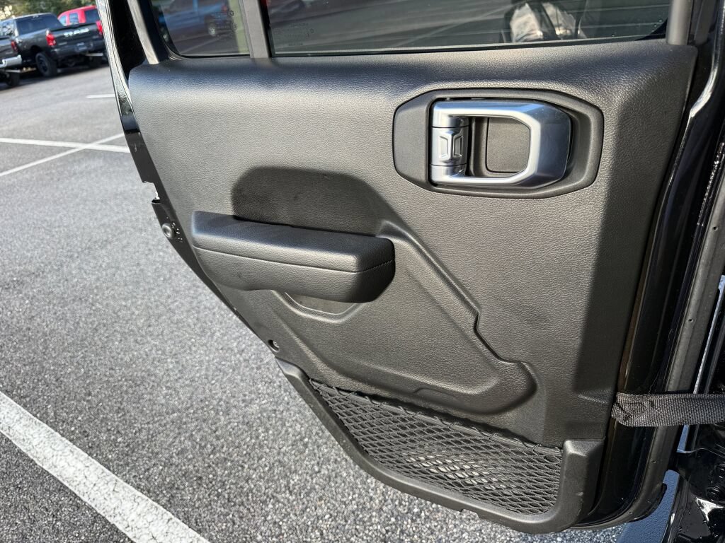 Used 2023 Jeep Gladiator Mojave w/ LED Lighting Group AWD/4WD image 9