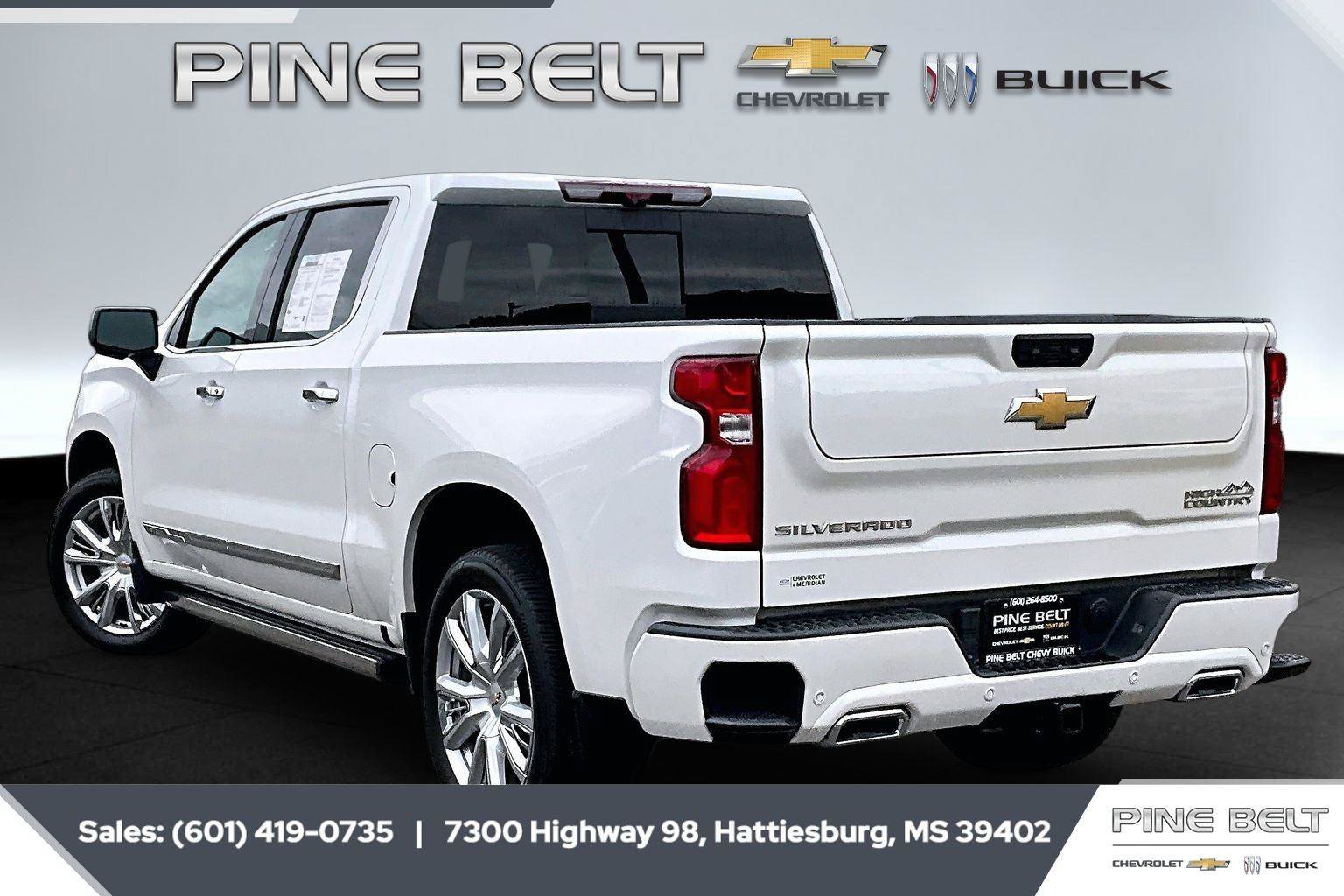 Used 2024 Chevrolet Silverado 1500 High Country w/ Technology Package AWD/4WD image 2