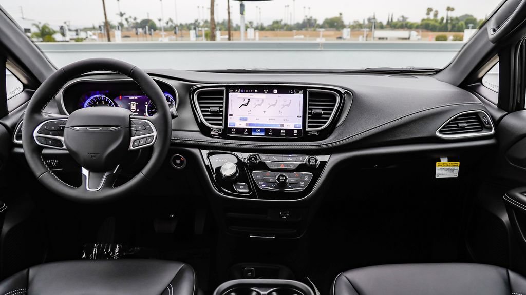 New 2027 Chrysler Pacifica Select FWD image 14