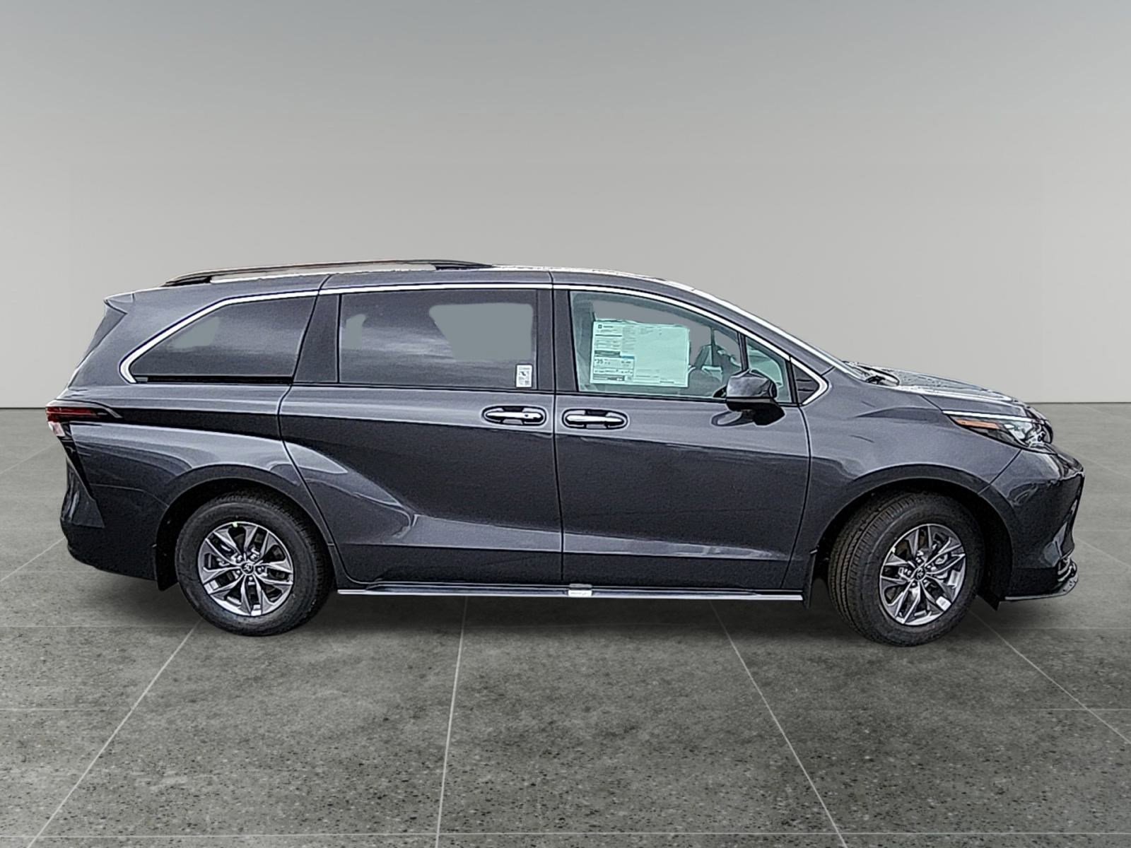 New 2025 Toyota Sienna XLE image 8